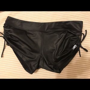 Alo yoga bootie shorts
